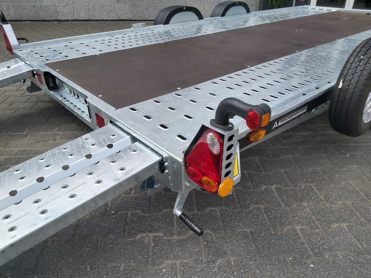 Autotransporter trailer Brian James A4 Transporter 450x200cm black X Rampen 240cm Stützen Alufelgen silver 2600kg: picture 9