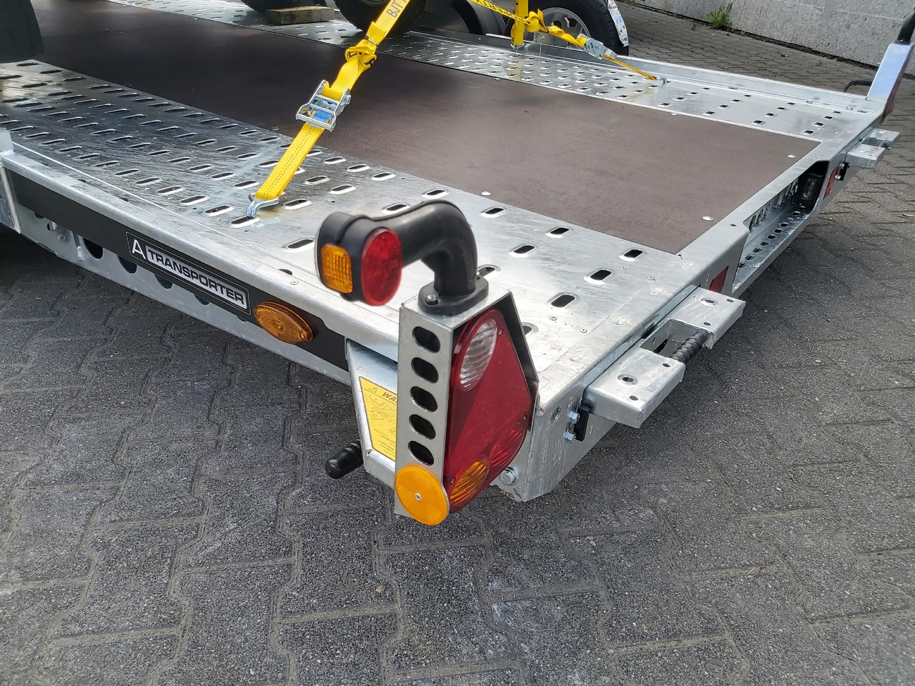 Autotransporter trailer Brian James A4 Transporter 450x200cm black X Rampen 240cm Stützen Alufelgen silver 2600kg: picture 10