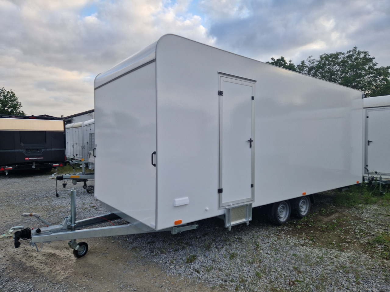 Event Trailer Koffer TWSP M 600T.01 600x220x217cm Seitenklappe Treppe Tür 230V Licht IL 2700kg 100 - Vending trailer: picture 2 Event Trailer Koffer TWSP M 600T.01 600x220x217cm Seitenklappe Treppe Tür 230V Licht IL 2700kg 100 - Vending trailer: picture 2