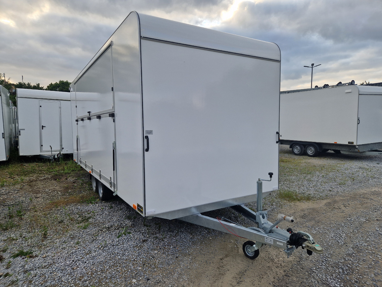 Event Trailer Koffer TWSP M 600T.01 600x220x217cm Seitenklappe Treppe Tür 230V Licht IL 2700kg 100 - Vending trailer: picture 5 Event Trailer Koffer TWSP M 600T.01 600x220x217cm Seitenklappe Treppe Tür 230V Licht IL 2700kg 100 - Vending trailer: picture 5
