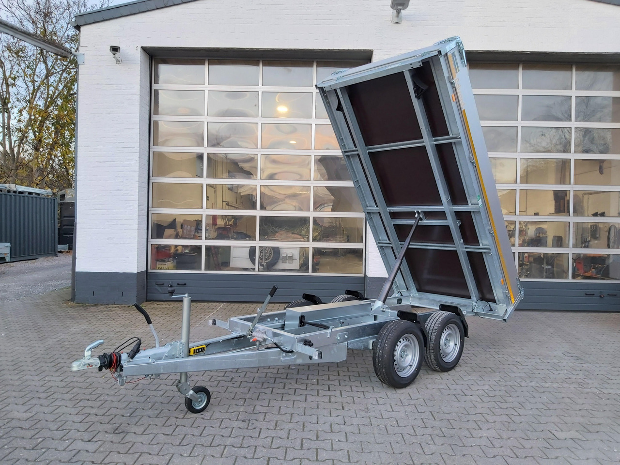 Heck Kipper 310x160x30cm Elektrisch + Handpumpe 2700kg (M) Winter Aktion 24 - Tipper trailer: picture 2 Heck Kipper 310x160x30cm Elektrisch + Handpumpe 2700kg (M) Winter Aktion 24 - Tipper trailer: picture 2