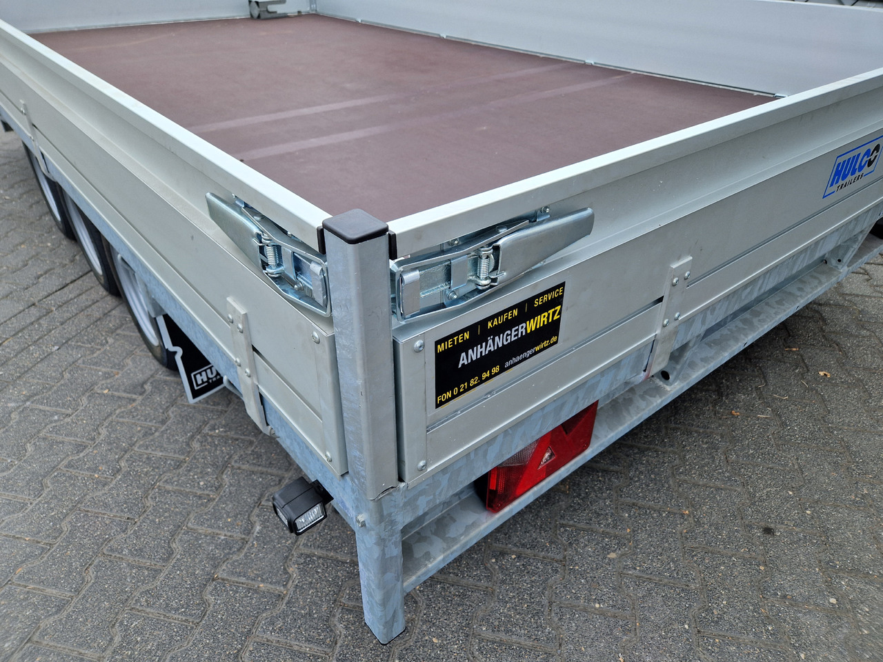 MEDAX - 3 3500 405x223x30cm Tridem 12" niedrig Fahrwerk (XL) 3500kg - Dropside/ Flatbed trailer: picture 4 MEDAX - 3 3500 405x223x30cm Tridem 12" niedrig Fahrwerk (XL) 3500kg - Dropside/ Flatbed trailer: picture 4