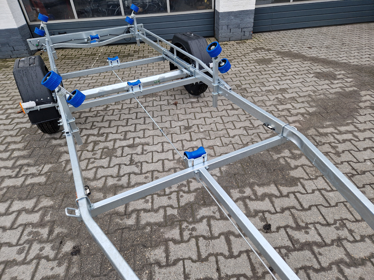 Boat trailer Neptun Bootstrailer Navy GN 231 1300 mit Winde 1300kg Modell 2024: picture 8 Boat trailer Neptun Bootstrailer Navy GN 231 1300 mit Winde 1300kg Modell 2024: picture 8