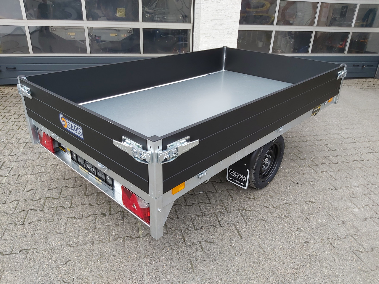 Saris Kipper K1 256 150 1500 1 256x150x30cm black Elektro 13" (S) 1500kg - Tipper trailer: picture 4 Saris Kipper K1 256 150 1500 1 256x150x30cm black Elektro 13" (S) 1500kg - Tipper trailer: picture 4
