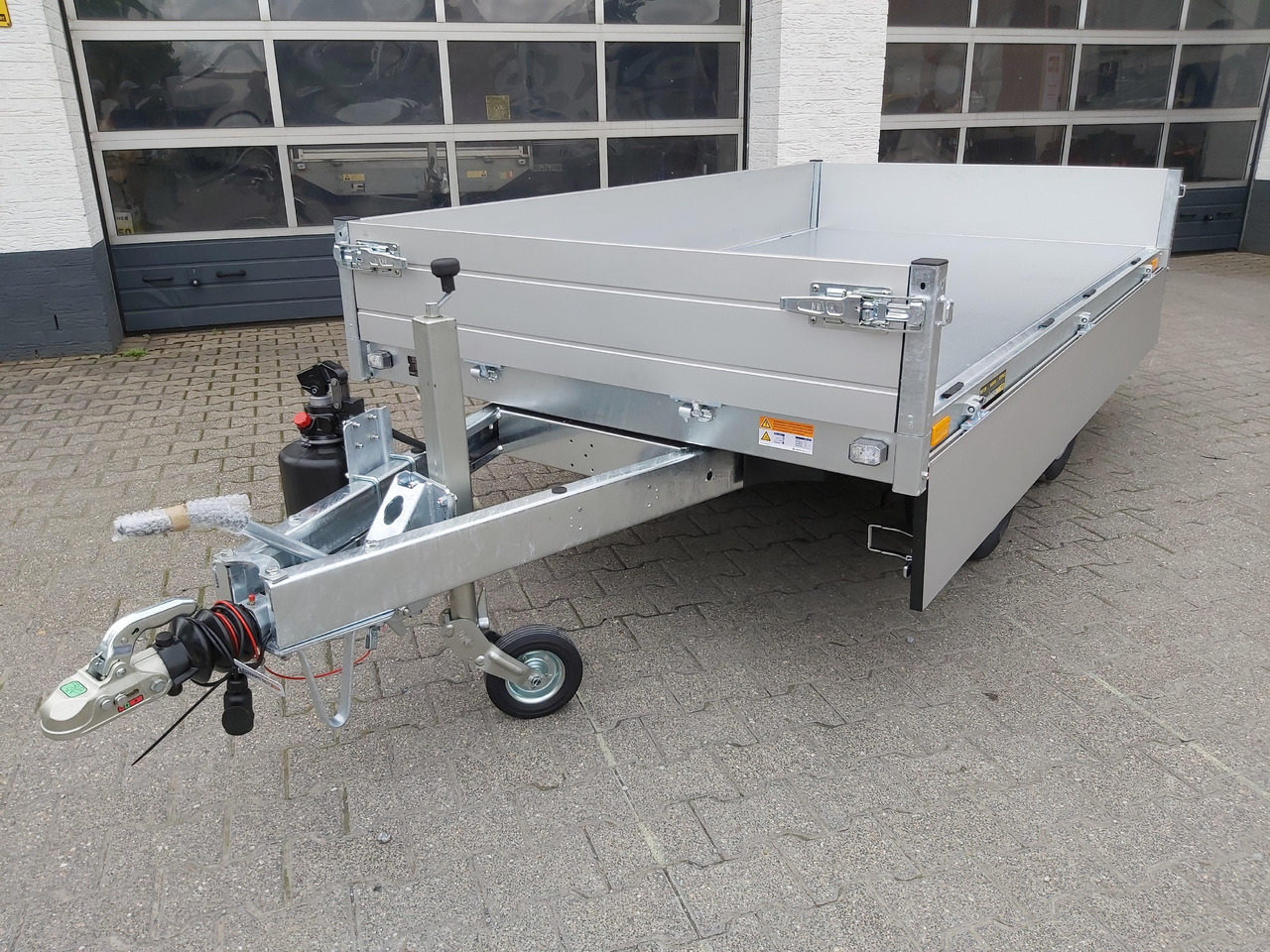 Saris Kipper K1 276 150 2000 2 276x150x30cm silver Handpumpe 13" (S) 2000kg - Tipper trailer: picture 5 Saris Kipper K1 276 150 2000 2 276x150x30cm silver Handpumpe 13" (S) 2000kg - Tipper trailer: picture 5