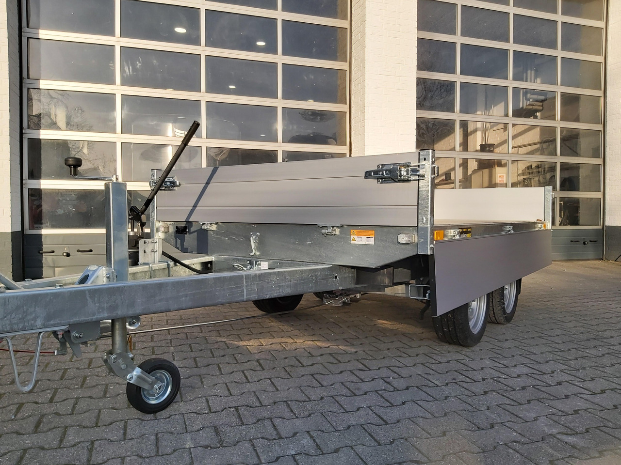 Saris Kipper K1 276 170 2700 2 276x170x30cm Handpumpe 13" 2700kg - Tipper trailer: picture 3 Saris Kipper K1 276 170 2700 2 276x170x30cm Handpumpe 13" 2700kg - Tipper trailer: picture 3