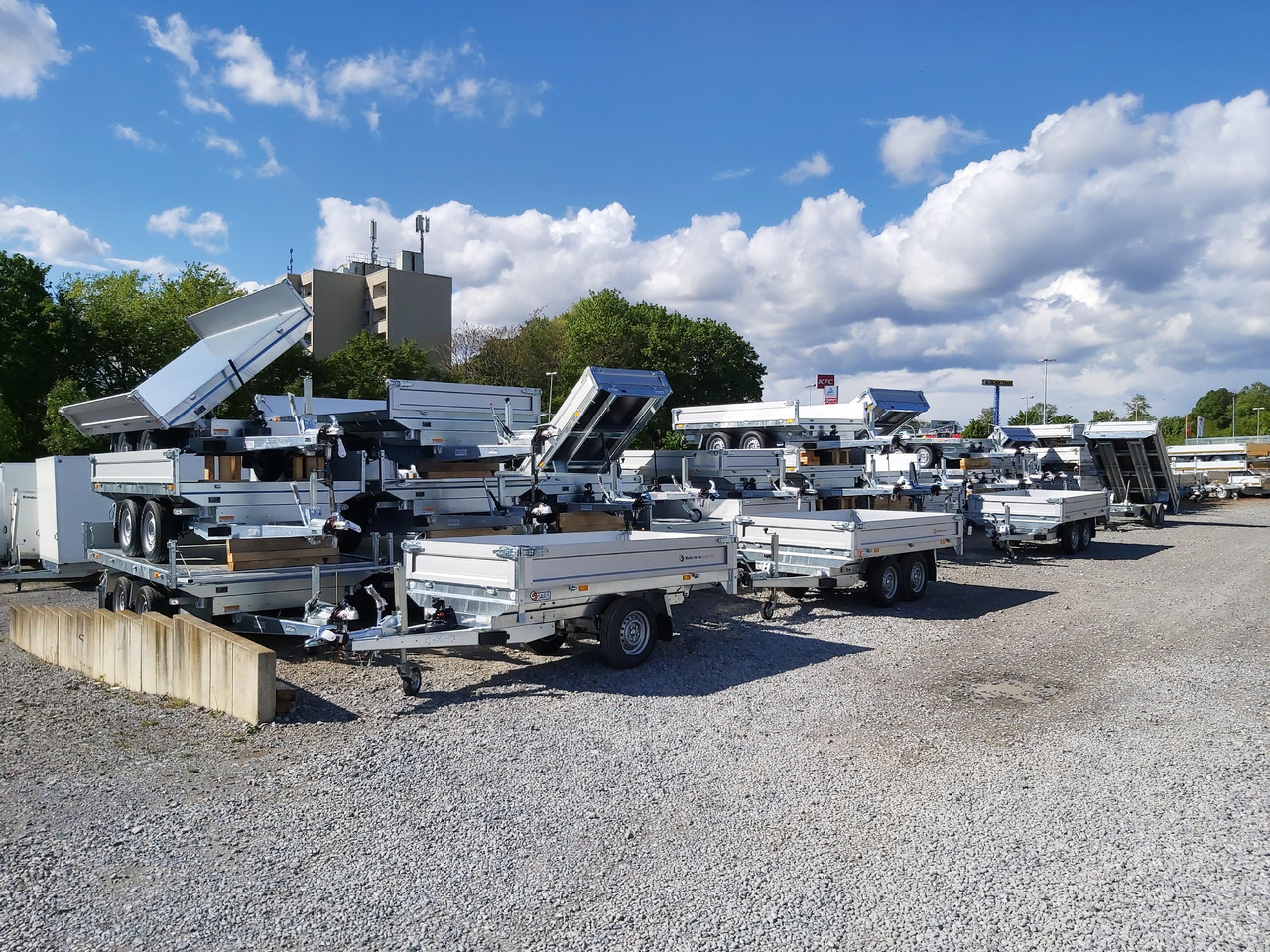 Saris Kipper K1 276 170 2700 2 276x170x30cm black Edition Handpumpe 13" 2700kg - Tipper trailer: picture 3 Saris Kipper K1 276 170 2700 2 276x170x30cm black Edition Handpumpe 13" 2700kg - Tipper trailer: picture 3