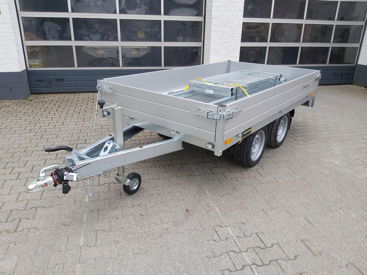 Saris PL 276 150 2000 2 276x150x30cm 13" (S) 2000kg Online Aktion - Dropside/ Flatbed trailer: picture 1 Saris PL 276 150 2000 2 276x150x30cm 13" (S) 2000kg Online Aktion - Dropside/ Flatbed trailer: picture 1