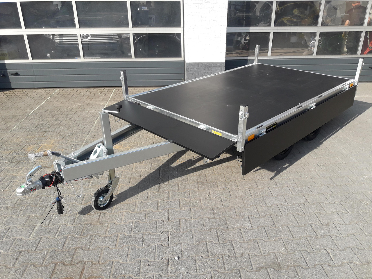 Saris PL276 170 2000 2 276x170x30cm black Edition LED Beleuchtung 13" (S) 2000kg - Dropside/ Flatbed trailer: picture 3 Saris PL276 170 2000 2 276x170x30cm black Edition LED Beleuchtung 13" (S) 2000kg - Dropside/ Flatbed trailer: picture 3