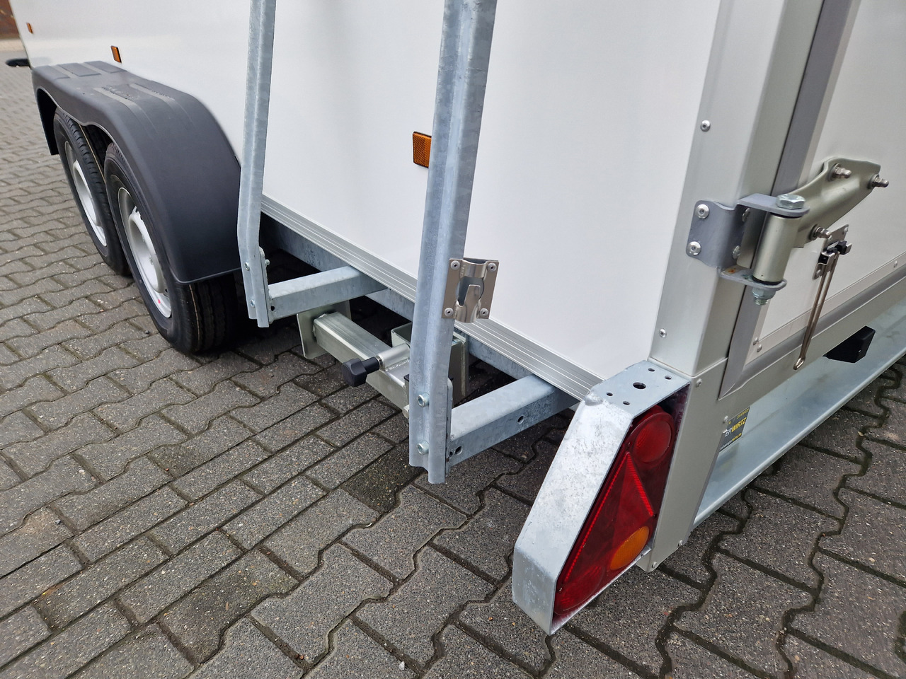 Tiefkühlanhänger 2719 F4 408x175x190cm GOVI Arktik 2000P Aluboden 2700kg - Refrigerator trailer: picture 5 Tiefkühlanhänger 2719 F4 408x175x190cm GOVI Arktik 2000P Aluboden 2700kg - Refrigerator trailer: picture 5