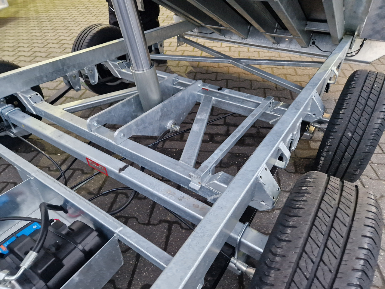 Variant Heckkipper Tieflader 3515 MT20 300x150x30cm Auffahrrampen Stützen Parabelfeder 3500kg 100km - Tipper trailer: picture 3 Variant Heckkipper Tieflader 3515 MT20 300x150x30cm Auffahrrampen Stützen Parabelfeder 3500kg 100km - Tipper trailer: picture 3