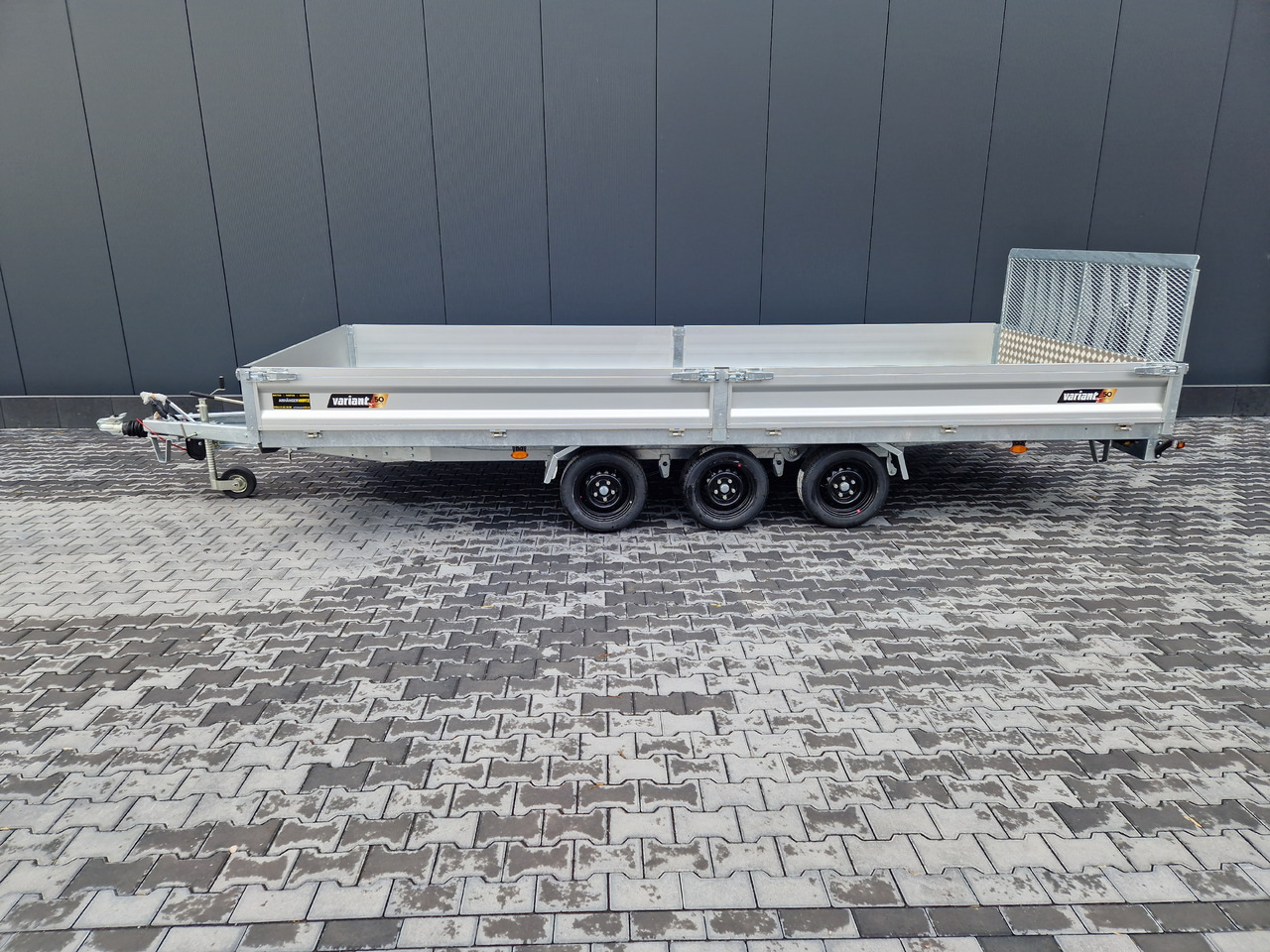 Variant Maschinentransporter 3553 UX Maxi LOAD blackline LED Tridem Parabel 3500kg - Plant trailer: picture 2 Variant Maschinentransporter 3553 UX Maxi LOAD blackline LED Tridem Parabel 3500kg - Plant trailer: picture 2