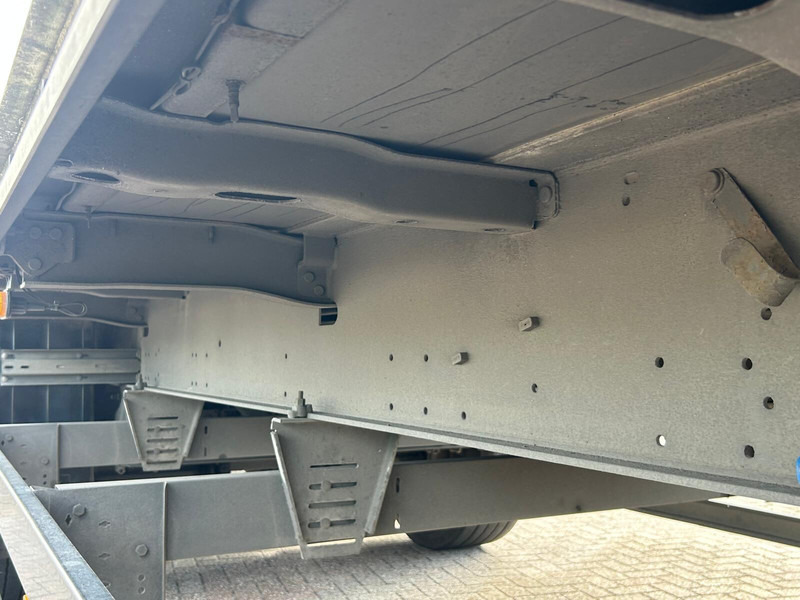 Closed box semi-trailer Schmitz Cargobull 3 axle SAF DRUM TUV 04-04 2026: picture 16