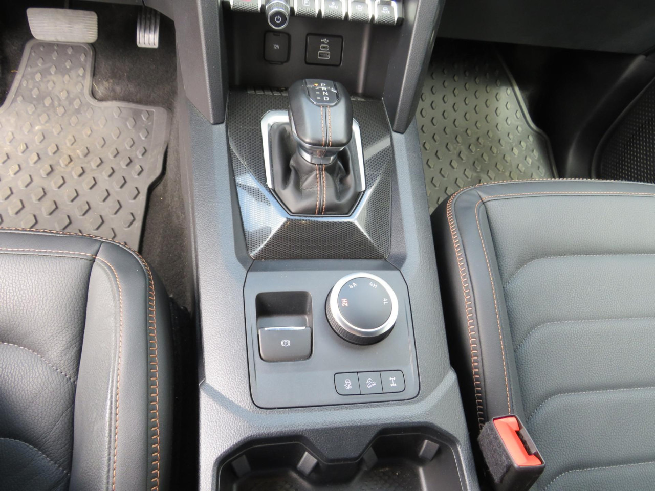 VOLKSWAGEN Amarok PanAmericana 3.0 TDI Doka 177 kW 4MOTION ZV - Pickup truck, Combi van: picture 4 VOLKSWAGEN Amarok PanAmericana 3.0 TDI Doka 177 kW 4MOTION ZV - Pickup truck, Combi van: picture 4