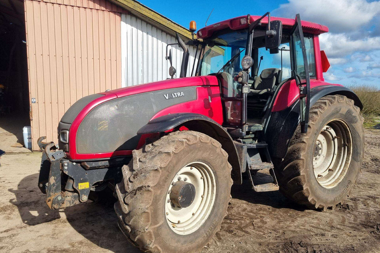 Valtra T190 - Farm tractor: picture 1 Valtra T190 - Farm tractor: picture 1