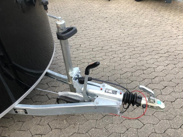 Cheval Liberte Debon Roadster 500 Alu + Türe 2600 kg, 100 km/h, 320x167x200cm - Closed box trailer: picture 2 Cheval Liberte Debon Roadster 500 Alu + Türe 2600 kg, 100 km/h, 320x167x200cm - Closed box trailer: picture 2