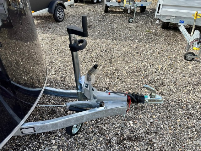 Cheval Liberte Debon Roadster 500 Sandwich Verkaufsklappe 2000 kg, 100 km/h, 320x167x200cm - Closed box trailer: picture 4 Cheval Liberte Debon Roadster 500 Sandwich Verkaufsklappe 2000 kg, 100 km/h, 320x167x200cm - Closed box trailer: picture 4