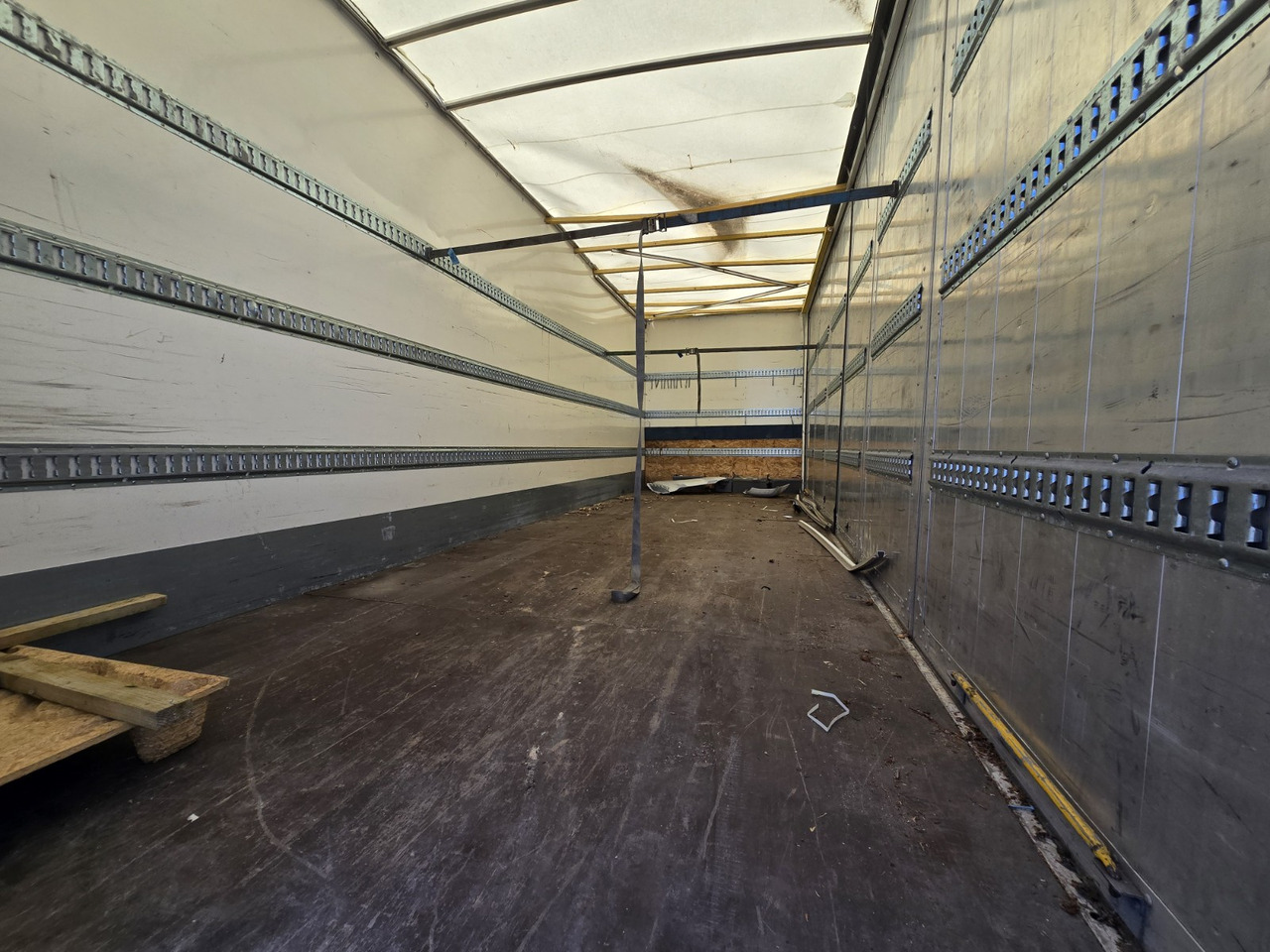 Box truck MERCEDES-BENZ 1833: picture 7