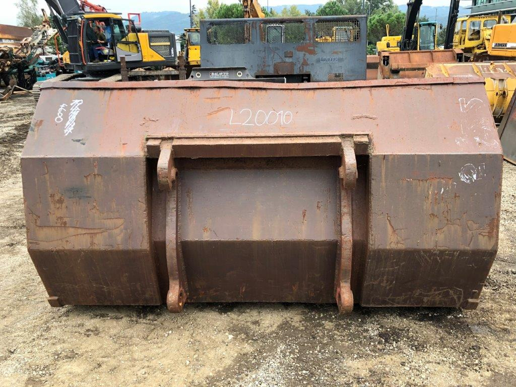 2750 mm Volvo - Loader bucket for Loader: picture 5 2750 mm Volvo - Loader bucket for Loader: picture 5