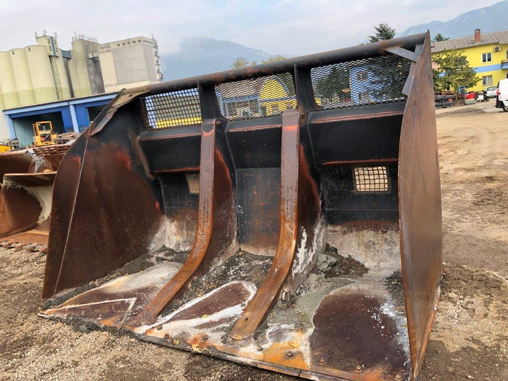 3800 mm Volvo - Loader bucket for Construction machinery: picture 2 3800 mm Volvo - Loader bucket for Construction machinery: picture 2