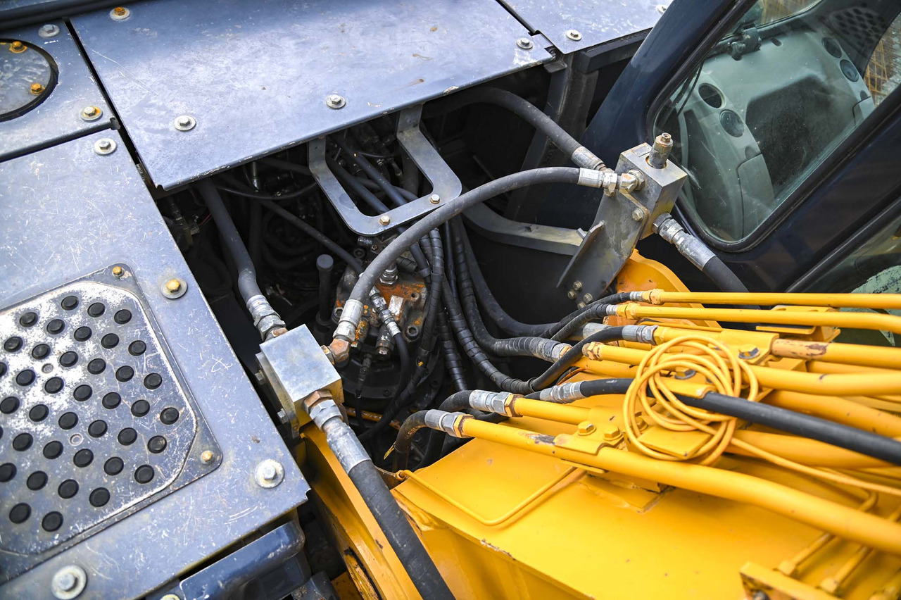 Crawler excavator Case CX240B: picture 42