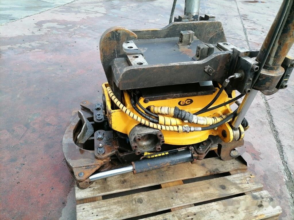 Engcon EC30 Volvo S2 - Tiltrotator: picture 4 Engcon EC30 Volvo S2 - Tiltrotator: picture 4