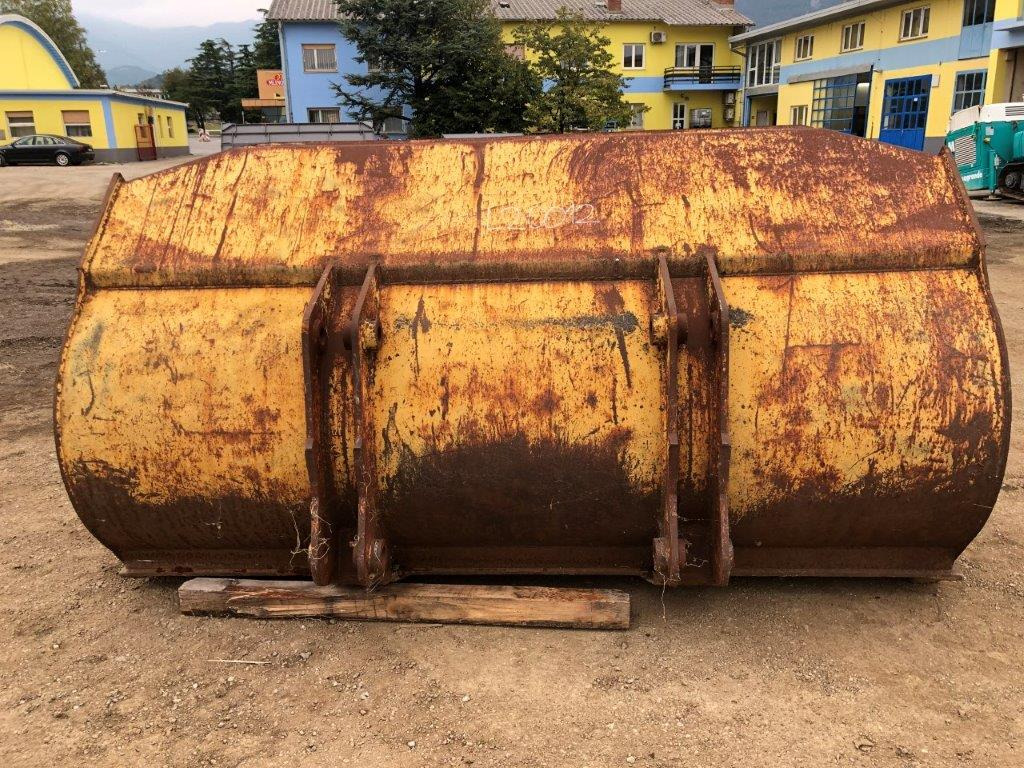 Loader bucket 2350 mm for Volvo BM4600 - Loader bucket: picture 4 Loader bucket 2350 mm for Volvo BM4600 - Loader bucket: picture 4