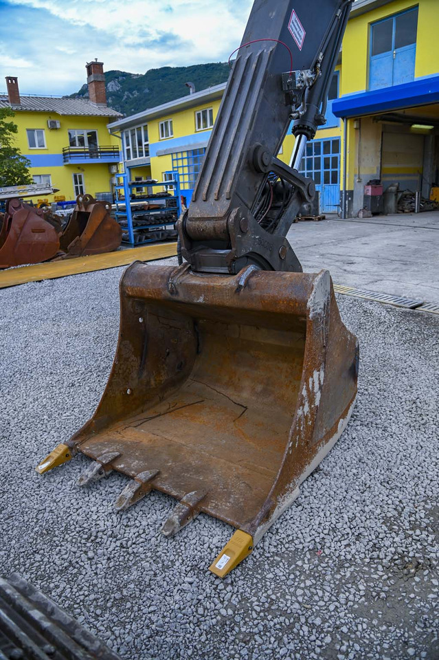 Crawler excavator VOLVO EC220EL: picture 19