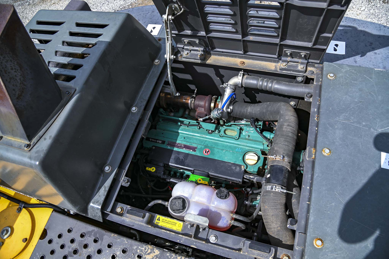 Crawler excavator VOLVO EC220EL: picture 41