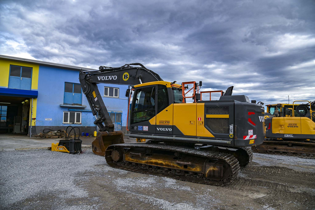 Crawler excavator VOLVO EC220EL: picture 7