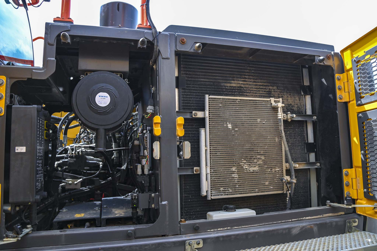 Crawler excavator VOLVO EC220EL: picture 38