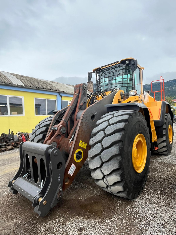 Volvo L220H - Wheel loader: picture 2 Volvo L220H - Wheel loader: picture 2
