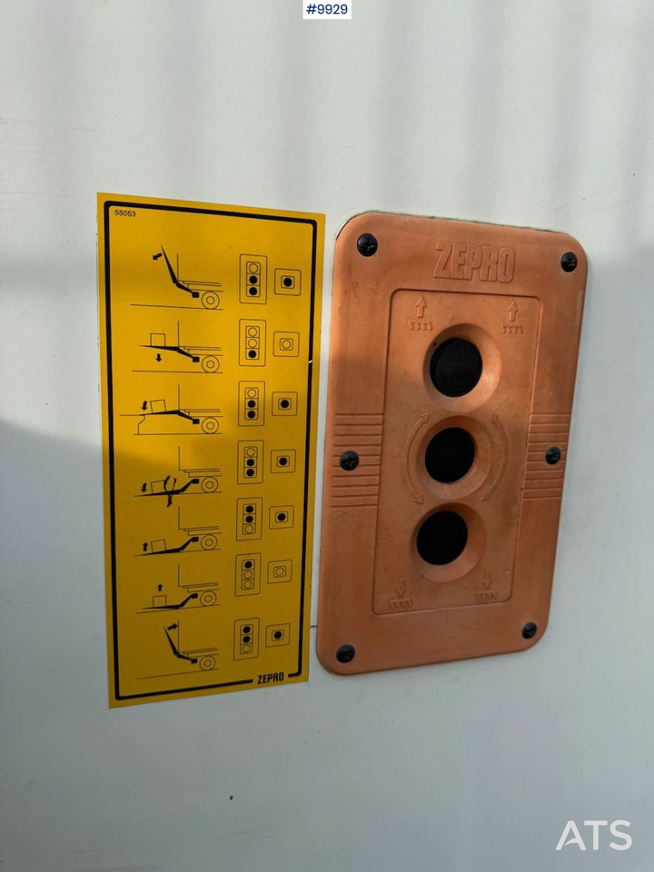 Box van Box Truck Iveco Daily with Tail Lift: picture 20 Box van Box Truck Iveco Daily with Tail Lift: picture 20