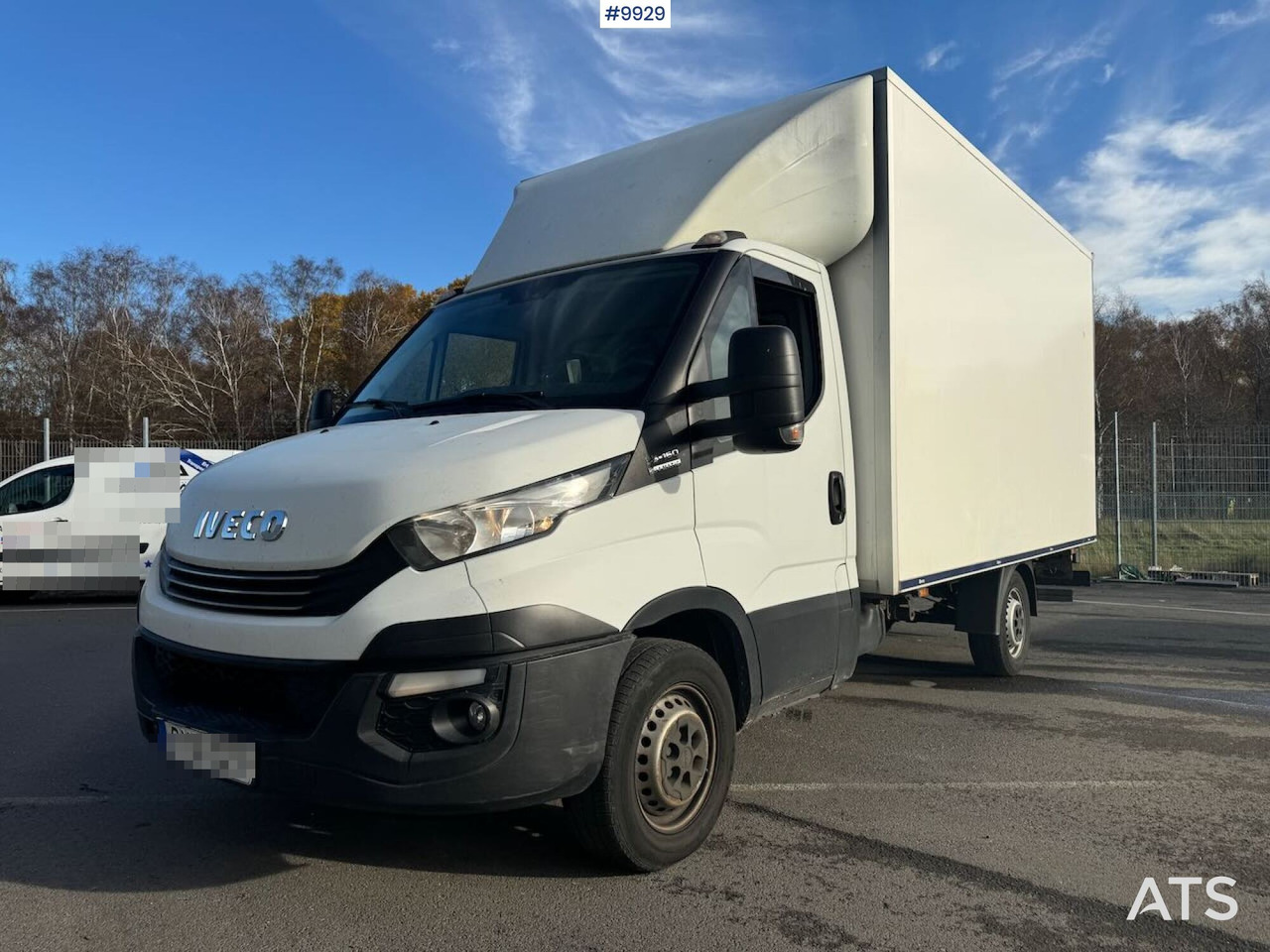 Box van Box Truck Iveco Daily with Tail Lift: picture 12 Box van Box Truck Iveco Daily with Tail Lift: picture 12