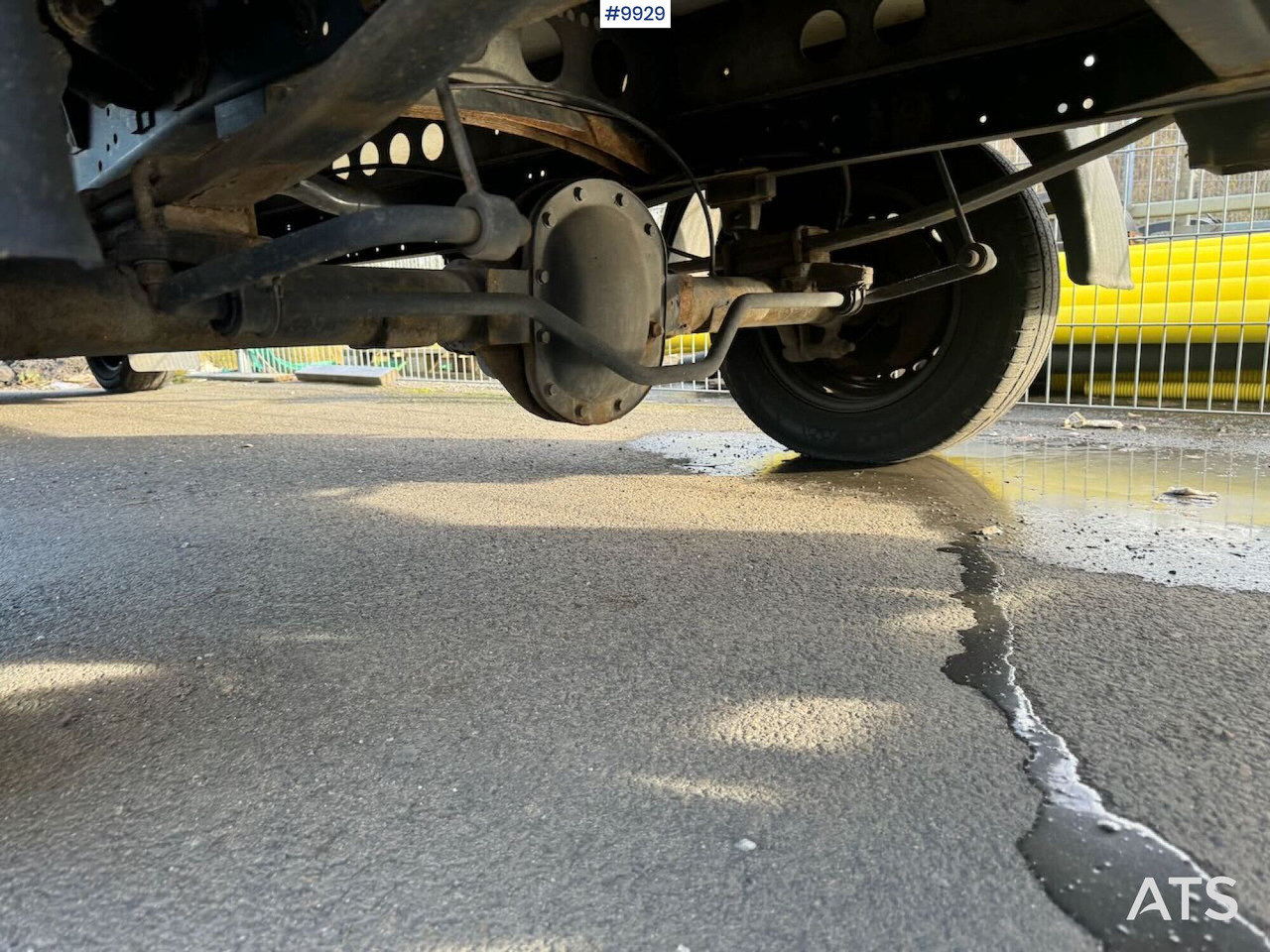 Box van Box Truck Iveco Daily with Tail Lift: picture 17 Box van Box Truck Iveco Daily with Tail Lift: picture 17