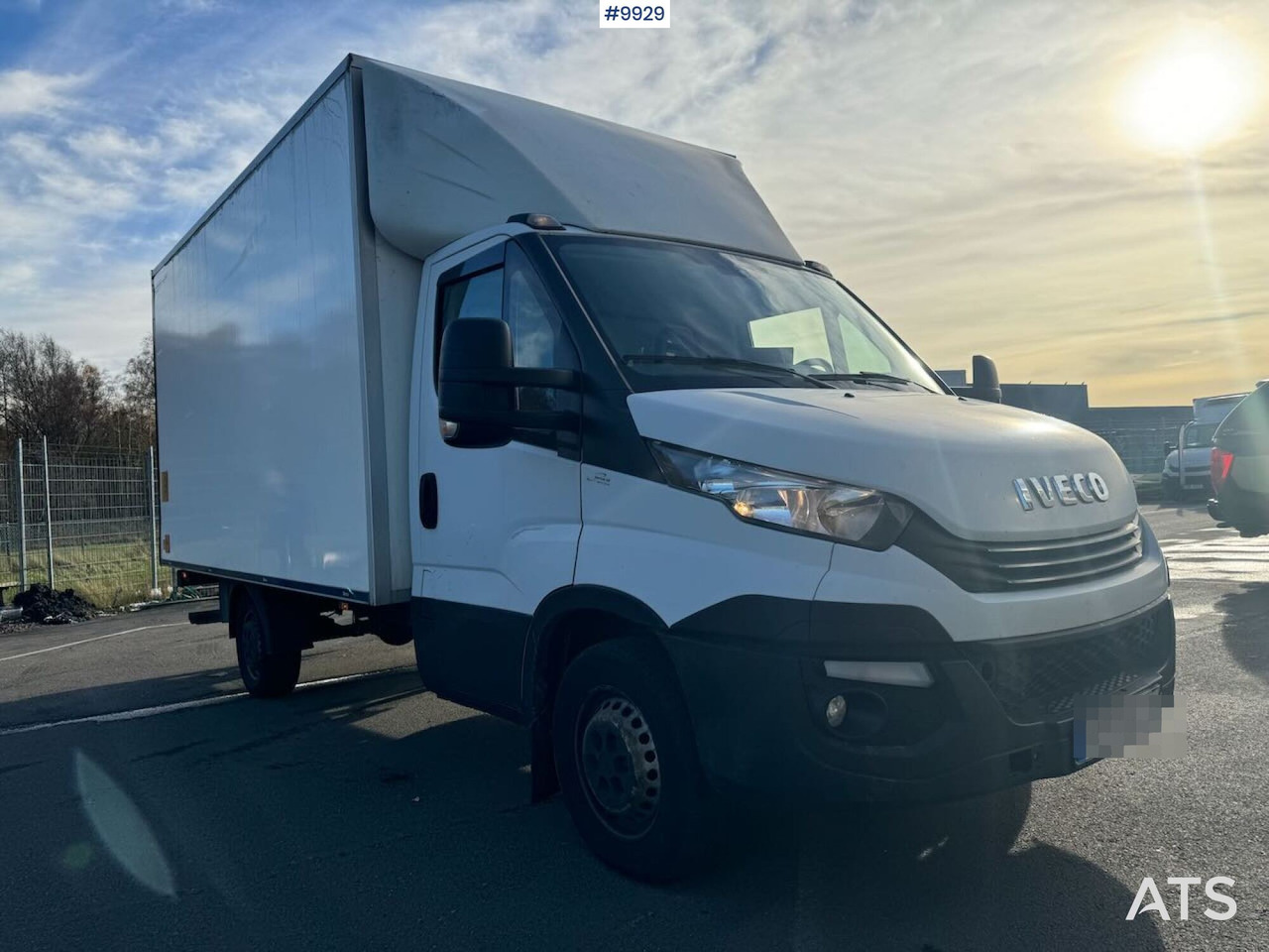 Box van Box Truck Iveco Daily with Tail Lift: picture 15 Box van Box Truck Iveco Daily with Tail Lift: picture 15