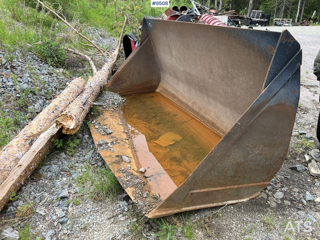 Bucket with Large BM - Loader bucket: picture 1 Bucket with Large BM - Loader bucket: picture 1