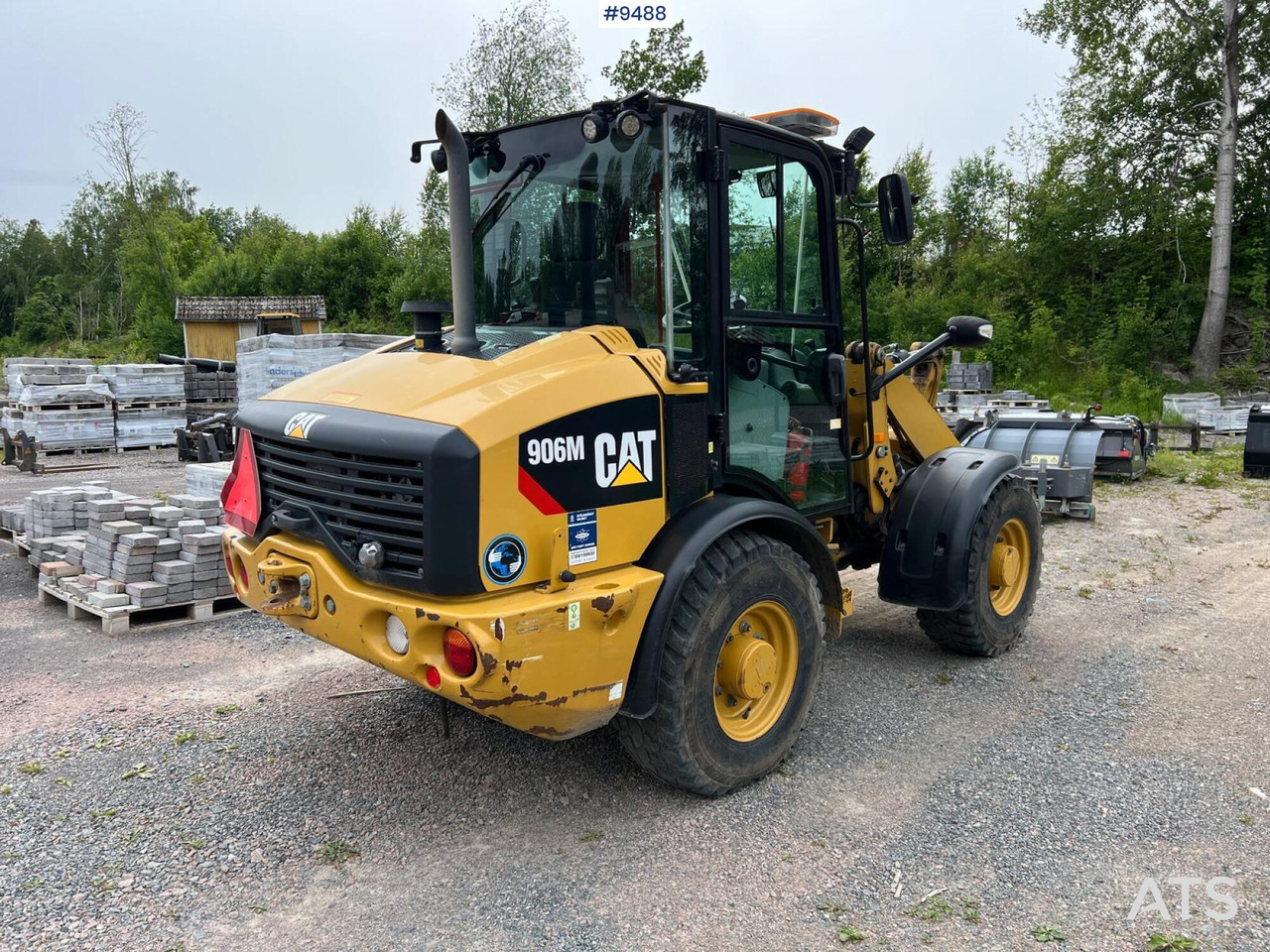 CAT 906 M with several tools - Wheel loader: picture 3 CAT 906 M with several tools - Wheel loader: picture 3