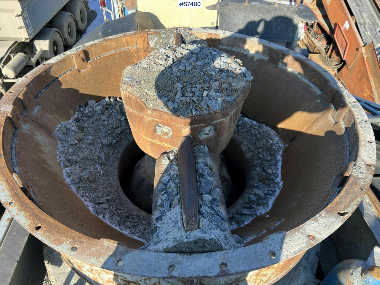 Crusher Crushing Plant Sandvik RC3800 and Screener FC318: picture 12