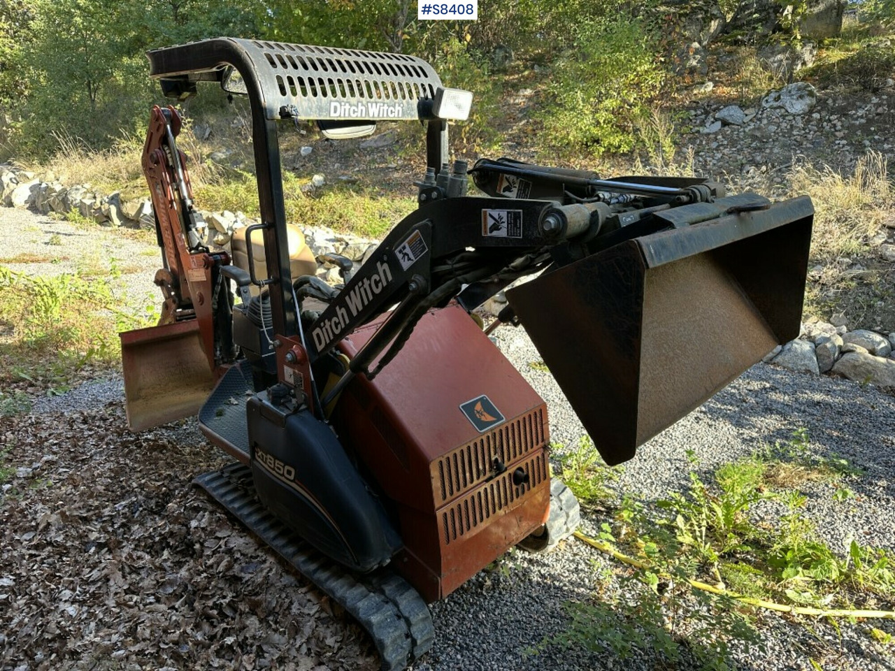 Ditch witch XT850 with Front loader and Backhoe attachment - Compact track loader: picture 2 Ditch witch XT850 with Front loader and Backhoe attachment - Compact track loader: picture 2
