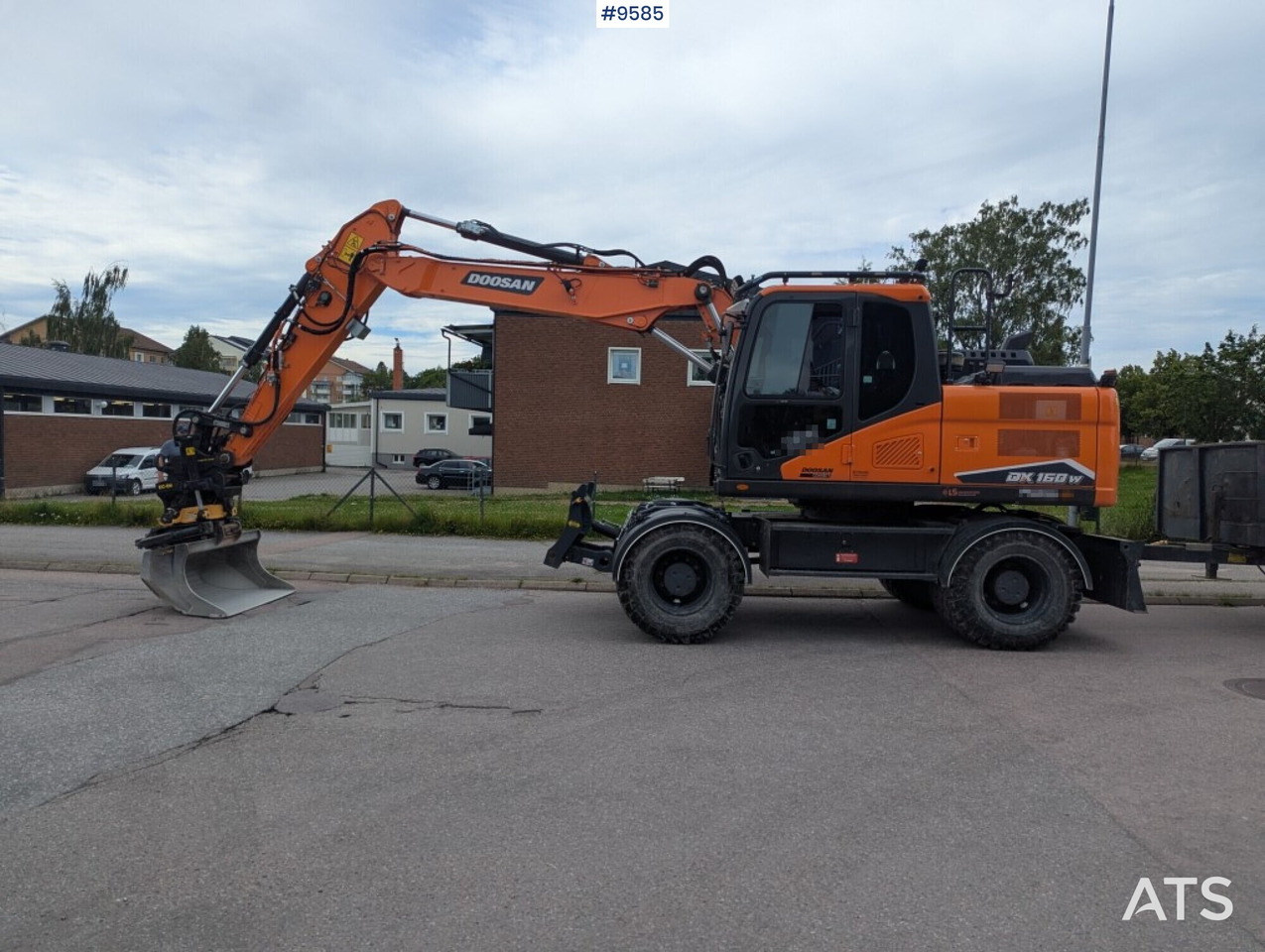 Excavator Doosan DX160W-7 with tipper (SEE VIDEO) - Wheel excavator: picture 2 Excavator Doosan DX160W-7 with tipper (SEE VIDEO) - Wheel excavator: picture 2