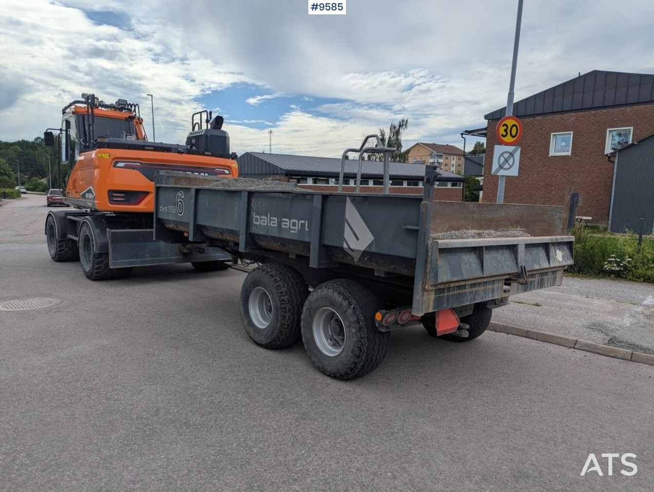 Excavator Doosan DX160W-7 with tipper (SEE VIDEO) - Wheel excavator: picture 5 Excavator Doosan DX160W-7 with tipper (SEE VIDEO) - Wheel excavator: picture 5