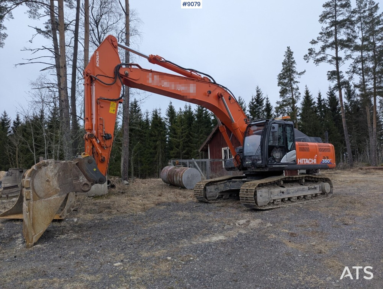 Excavator Hitachi ZX350LC-5B with bucket and digging system - Excavator: picture 1 Excavator Hitachi ZX350LC-5B with bucket and digging system - Excavator: picture 1
