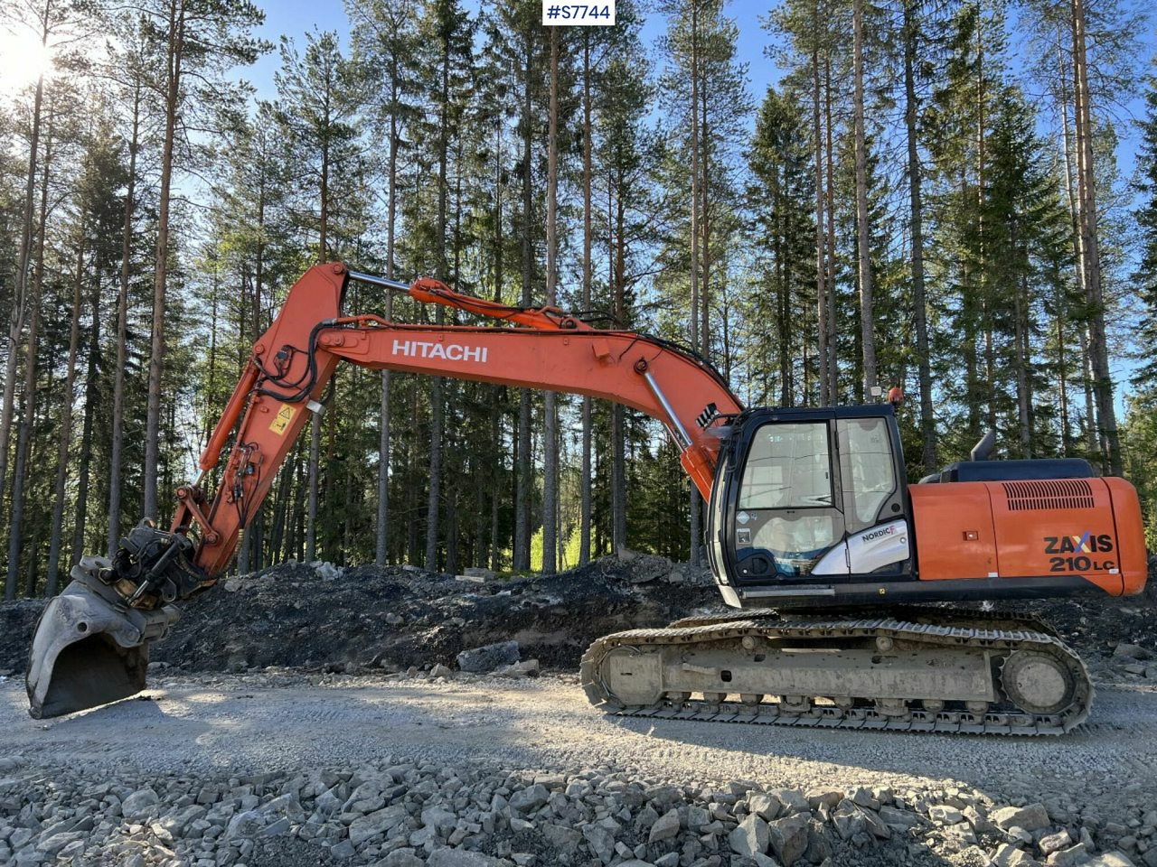 Hitachi ZX 210 LC-5B with rotortilt and gears SEE VIDEO - Crawler excavator: picture 1 Hitachi ZX 210 LC-5B with rotortilt and gears SEE VIDEO - Crawler excavator: picture 1