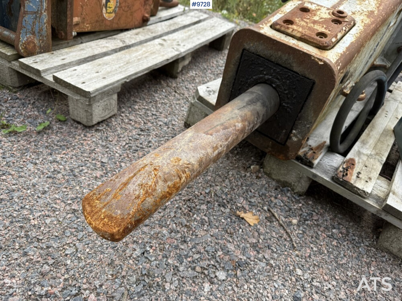 Hydraulic hammer Furukawa F9LN S45 - Hydraulic hammer: picture 3 Hydraulic hammer Furukawa F9LN S45 - Hydraulic hammer: picture 3
