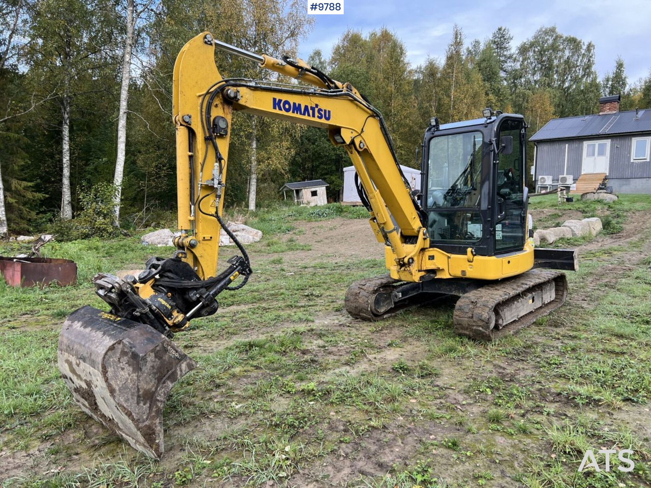 KOMATSU PC55MR-5E0 Excavator with attachments (SEE VIDEO) - Mini excavator: picture 1 KOMATSU PC55MR-5E0 Excavator with attachments (SEE VIDEO) - Mini excavator: picture 1