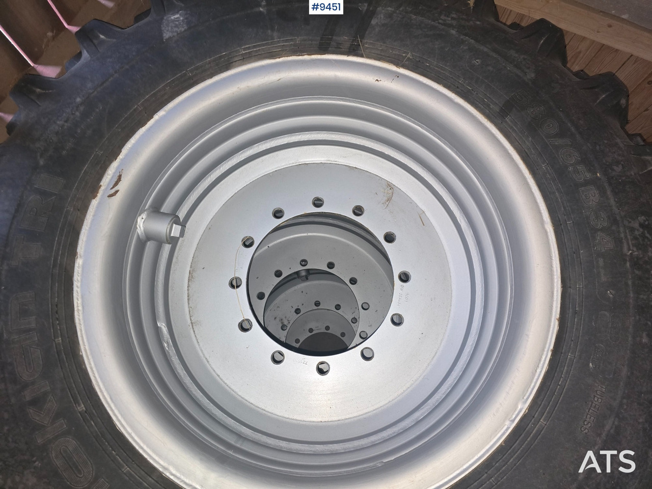 NOKIAN TIRE AND RIM FOR HUDDIG - Construction equipment: picture 4 NOKIAN TIRE AND RIM FOR HUDDIG - Construction equipment: picture 4