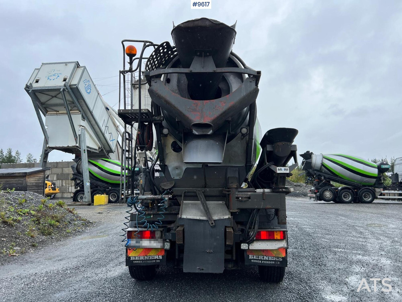 Scania R124 tridem with LAXO quick release / Concrete truck - Concrete mixer truck: picture 4 Scania R124 tridem with LAXO quick release / Concrete truck - Concrete mixer truck: picture 4