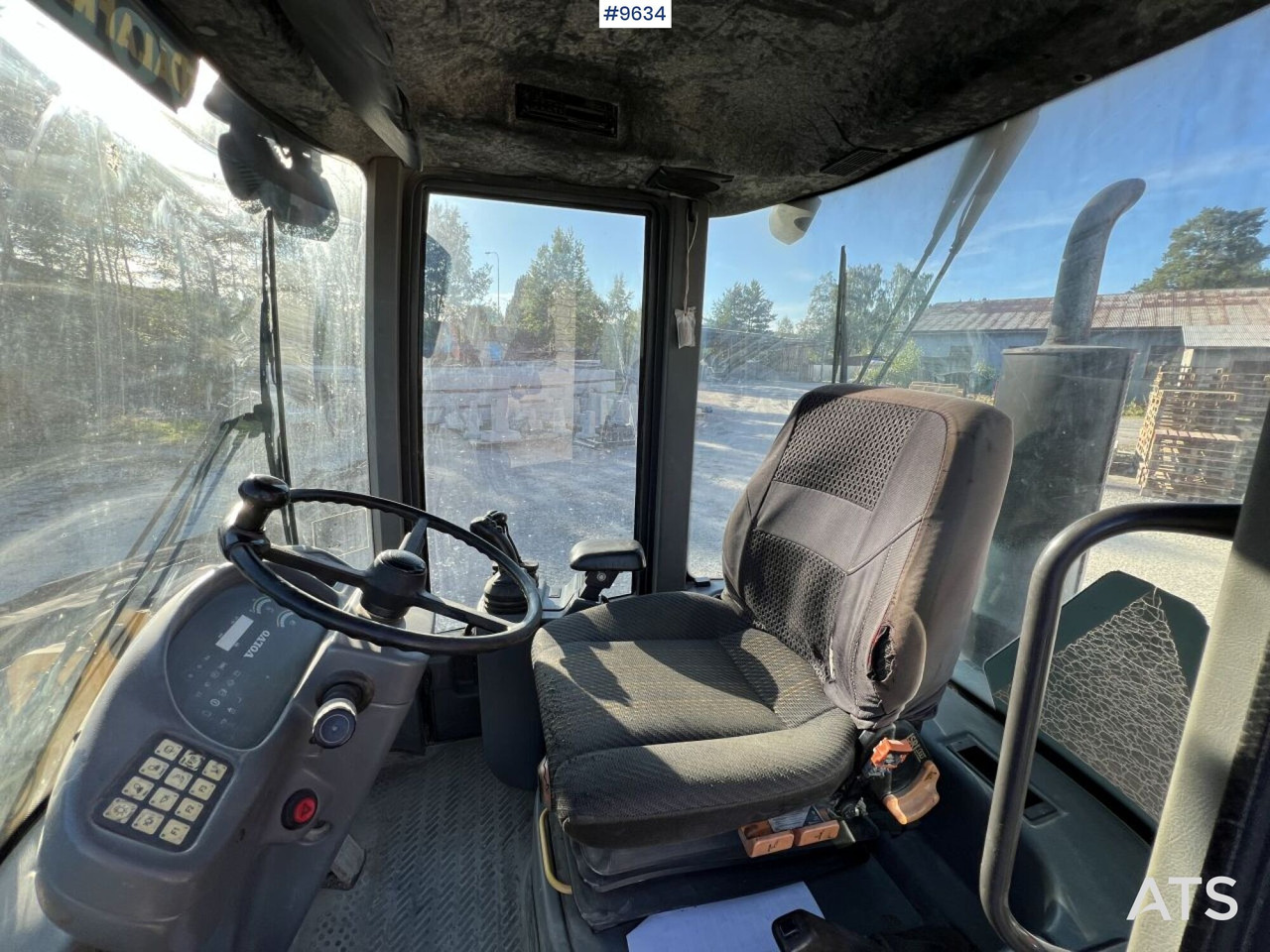 Volvo L30Z Wheel loader with multiple attachments - Wheel loader: picture 5 Volvo L30Z Wheel loader with multiple attachments - Wheel loader: picture 5