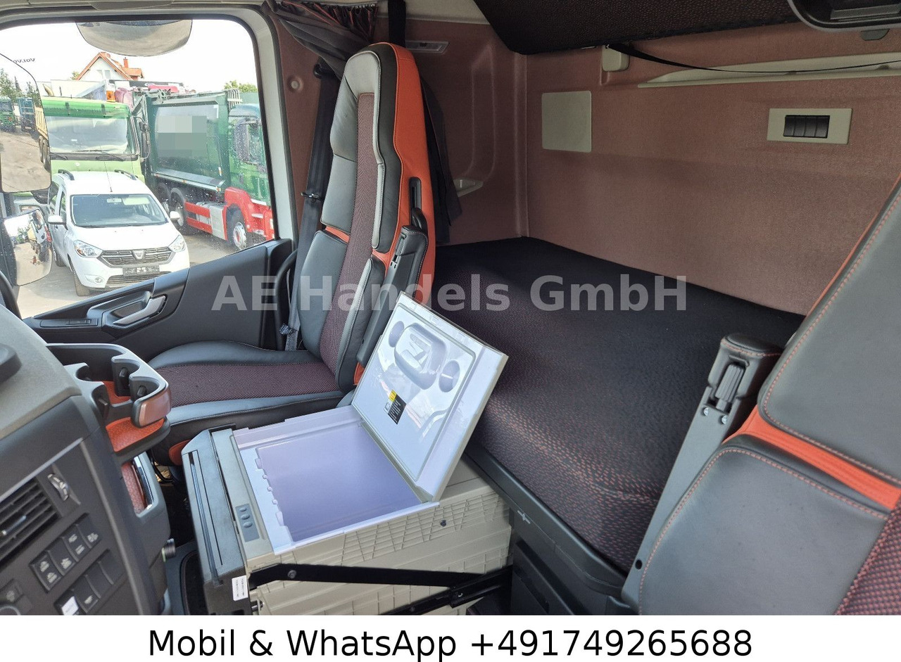 Tractor unit Volvo FH 750 Globe XL LL 8x4 *Retarder/Turbo-Compound: picture 24